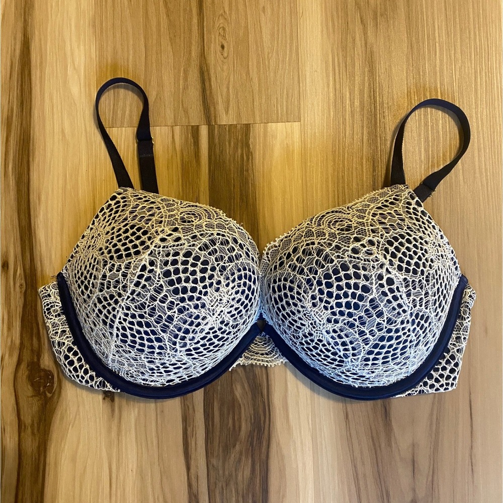 Victorias Secret Bombshell Plunge Bra 36C Navy Blue White Fishnet Lace Push Up